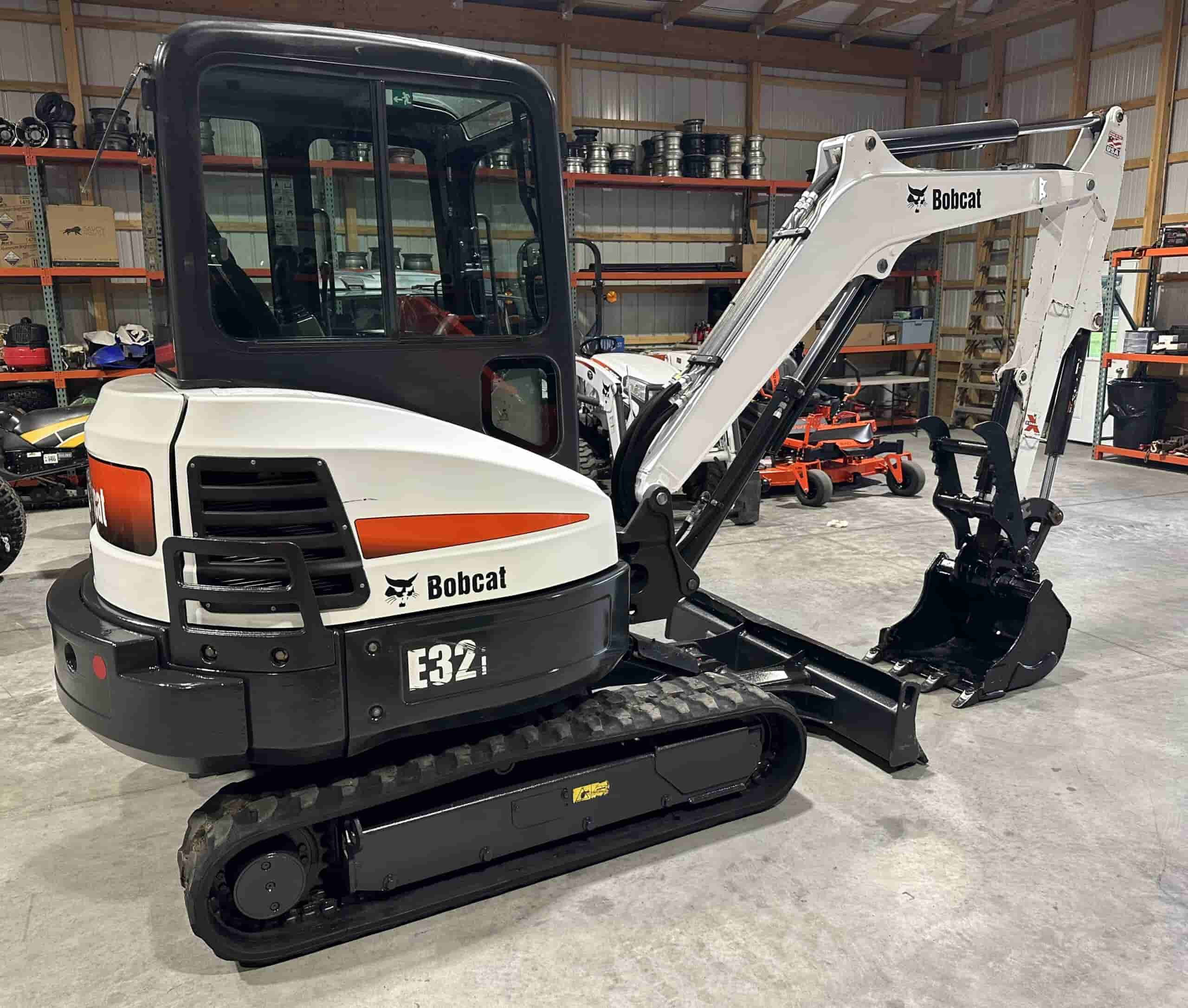 2015 BOBCAT E32i
